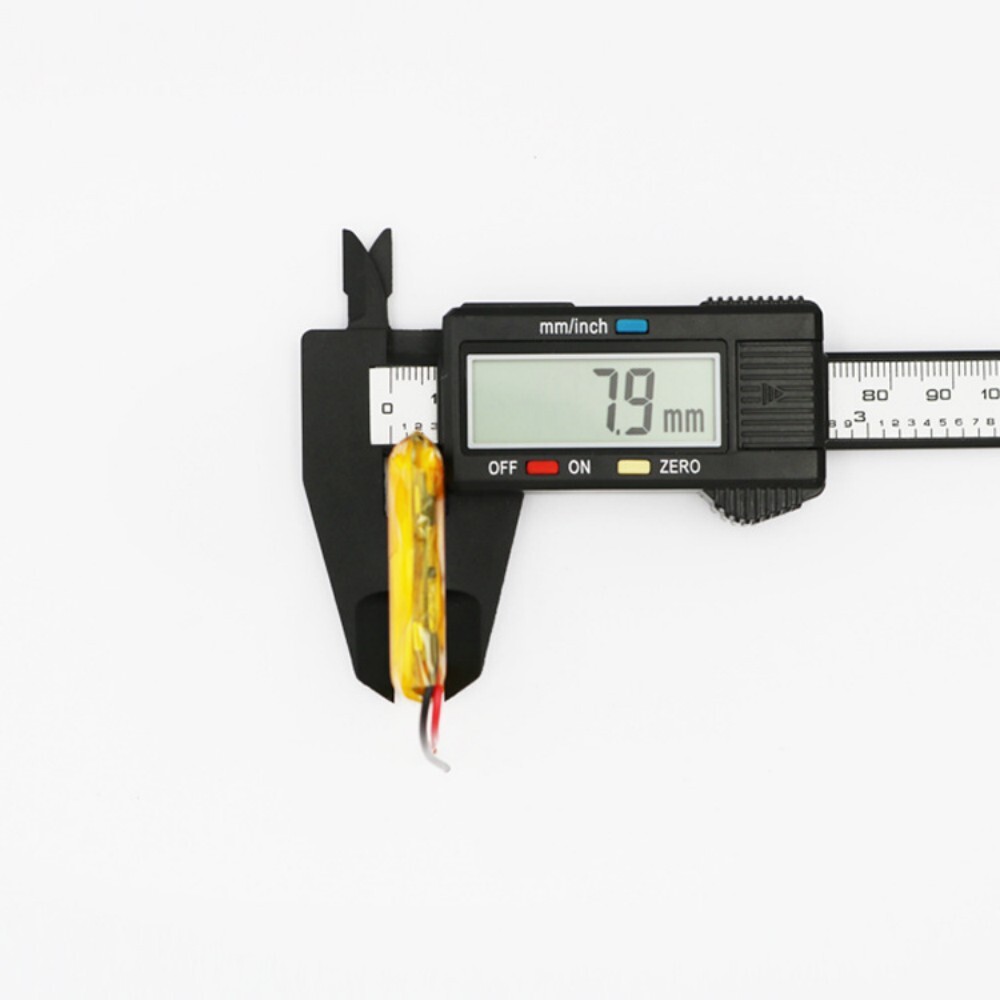 805080 battery thickness measurement, caliper showing 8mm, verifying suitable thickness for power bank casings